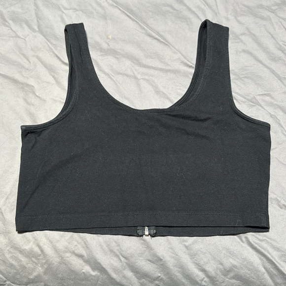 Black zip up crop top - Picture 4 of 4